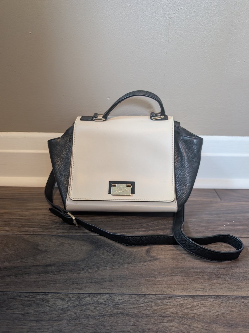 Kate Spade Cream and Black Bag With Gold Detailing